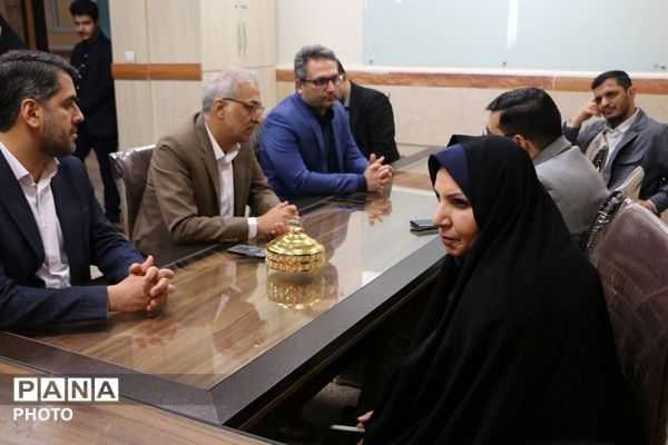 توزیع شیر رایگان در دبستان علی‌اکبر طالبی شهرری