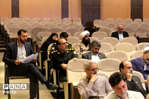 رونمایی از نخستین جلد دانشنامه دفاع مقدس استان قم