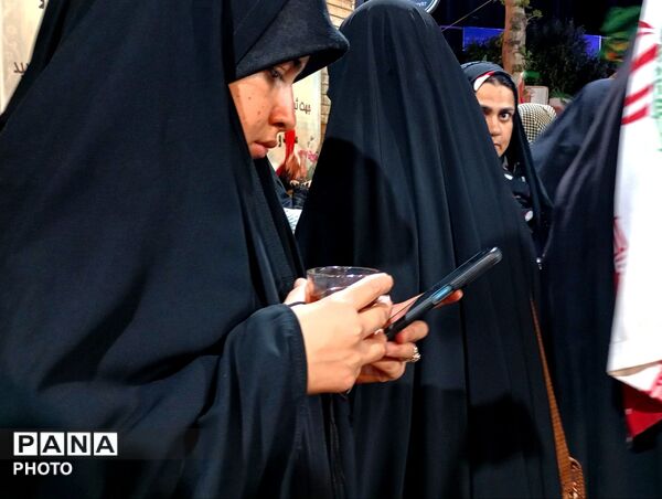 فعالیت موکب چایخانه حضرت زهرا(س)  در حسینیه امام خمینی نیشابور 