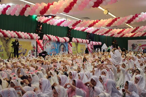 جشن عبادت ۱۳۰۰ نفر از دختران منطقه ۱۰ در مهدیه امام حسن مجتبی(ع)