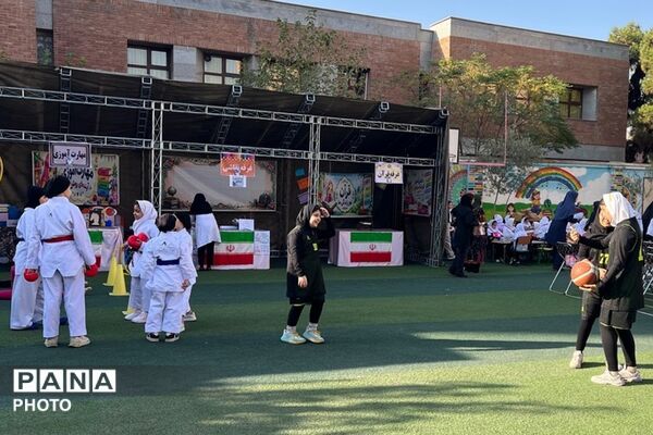 نواخته شدن زنگ شکوفه ها در دبستان طواف و معماریان ناحیه دو شهرری 