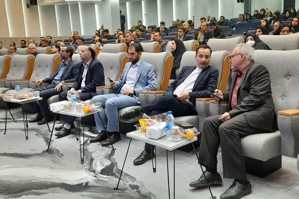 نشست فصلی مدیر منطقه با مدیران مدارس؛ تأکید بر هماهنگی و ارتقای کیفیت آموزشی