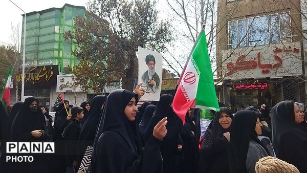 مشت هایی که با فریاد انتقام بالا می آمدند 