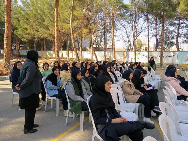زدن زنگ انقلاب در مدرسه دخترانه فرزانگان شهرستان بجنورد 