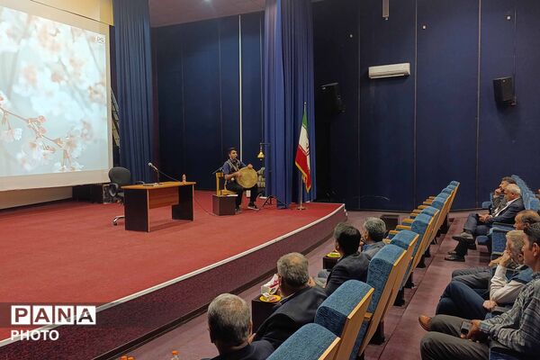 نشست مجمع عمومی انجمن اولیا و مربیان در دبیرستان نمونه دولتی ۹ دی