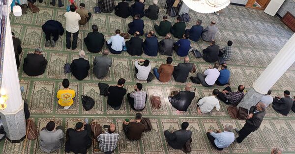حضور نوجوانان علم و دانش مدرسه حضرت زینب(س) در نماز جمعه شهرستان اسدآباد 