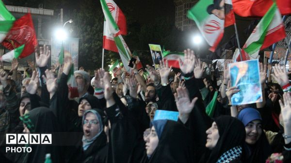 تجمعات شبانه، جلوه ای از دفاع مردم از حقوق ملت 