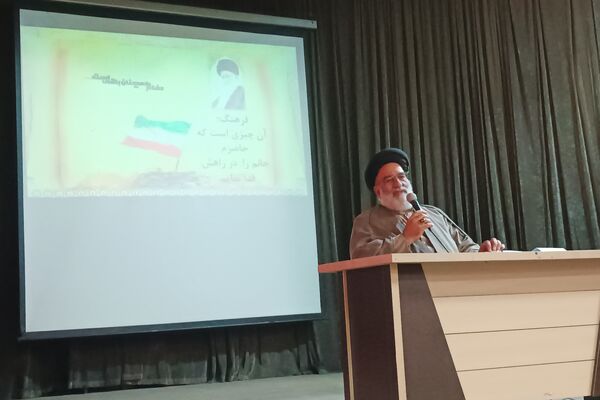 نشست هماهنگی مدیران ورامین برای برگزاری برنامه‌های یوم‌الله ۱۳ آبان