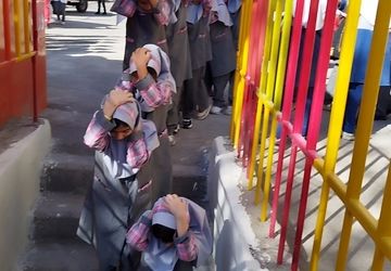 برگزاری مانور استانی تخلیه اضطراری و  پناه گیری امن در دبستان حورا ناحیه ۳ 