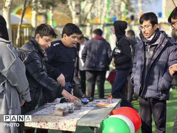 بازارچه کسب‌وکار دانش‌آموزی در دبیرستان بعثت گامی نو در تقویت هوش مالی نوجوانان