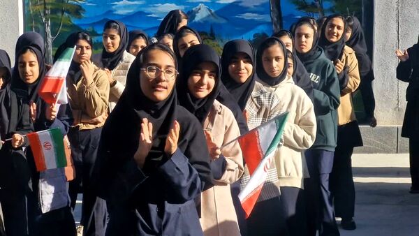آیین نواختن زنگ انقلاب و جشن آغاز دهه مبارک فجر در گالیکش