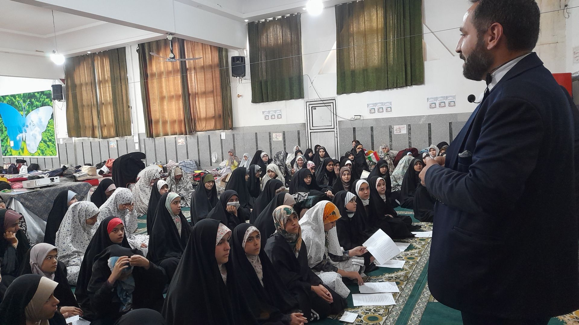 پرسش وپاسخ کارشناس قرآن، عترت و نماز در جمع معتکفین مسجد فاطمیه گنبد سبز نیشابور