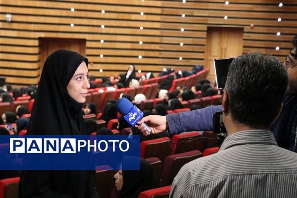 تقدیر از دانش‌آموزان برتر حوزه فرهنگی و هنری در آموزش و پرورش ناحیه یک شهرری