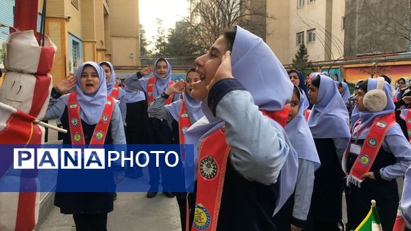 آیین نواختن زنگ چهل و هفتمین سالروز پیروزی انقلاب اسلامی در دبستان دخترانه فرهنگیان ۲