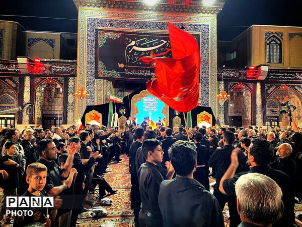 اجرای آیین سنتی علم زنی شهرستان کاشمر در حرم مطهر رضوی