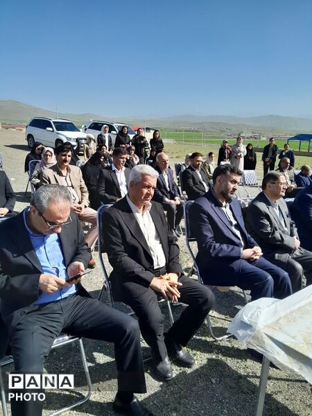 کلنگ‌زنی واحد سورت و بسته‌بندی گردوی تویسرکان با حضور مسئولان استانی و شهرستانی