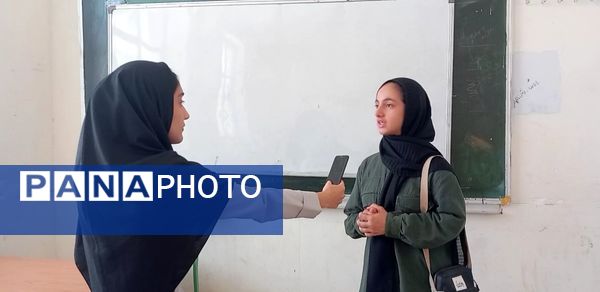 توزیع کتاب‌های درسی دبیرستان محدثه در منطقه ده‌محسن خرم‌آباد