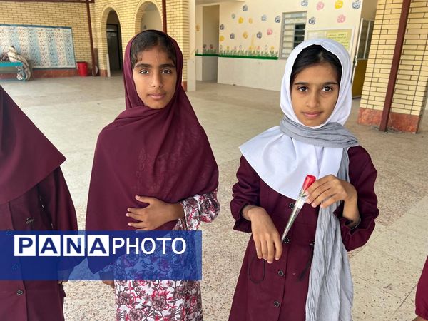 نمایش‌های خلاقانه دانش‌آموزان سیریک به‌مناسبت هفته کتاب