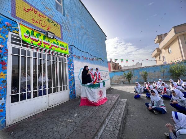 برگزاری همایش یاوران انقلاب پیشتازان مقاومت در مدرسه شهید کاظمی یک شهرستان پلدختر
