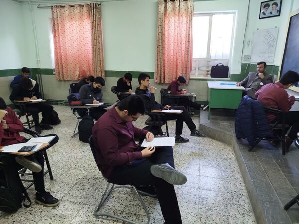 اولین آزمون پایش برای دانش‌آموزان دهم، یازدهم و دوازدهم دبیرستان نمونه آیت‌الله خامنه‌ای