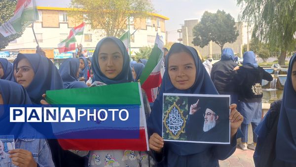 تجمع دانش‌آموزان کمیجانی‌ در محکومیت جنایات رژیم‌جعلی‌اسرائیل