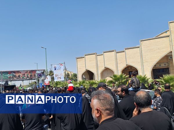 پیاده‌روی جاماندگان اربعین در گلستان شهدای اصفهان