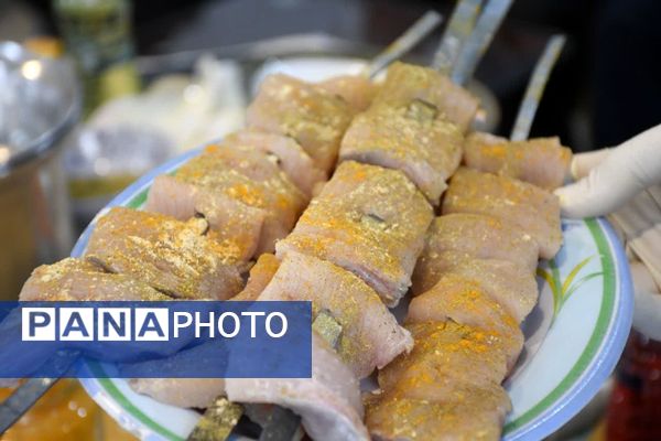 کارگاه طبخ آبزیان در دبیرستان میر فتح‌اله سید زنوزی شهر زنوز 