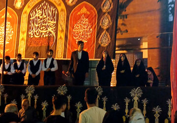 وحدت ملی زیر پرچم امام حسین (ع)