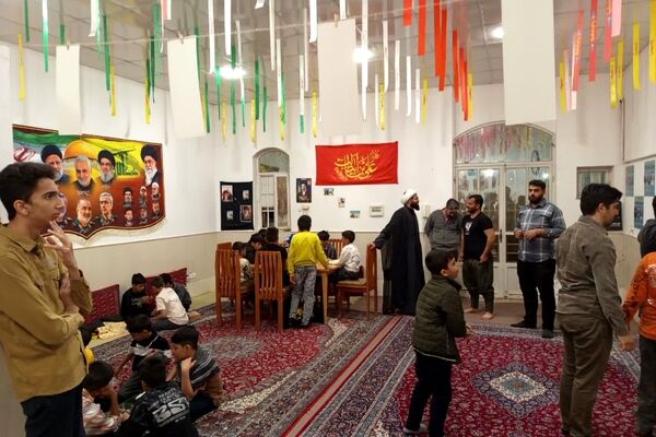 برپایی نمایشگاه «شهدای جنگ رمضان» در روستای مؤمن آباد قم 