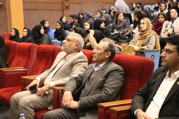 قدردانی از افتخارآفرینان متوسطه اول ناحیه ۶ در یازدهمین دوره جشنواره خوارزمی
