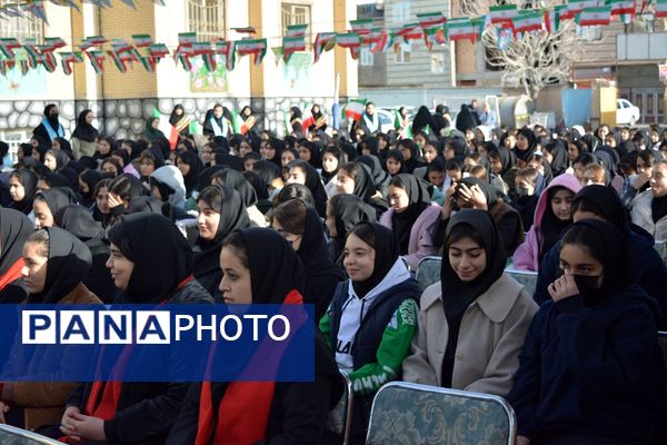 طنین زنگ انقلاب در بهارستان‌دو 