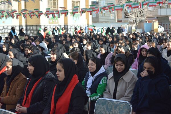 طنین زنگ انقلاب در بهارستان‌دو 