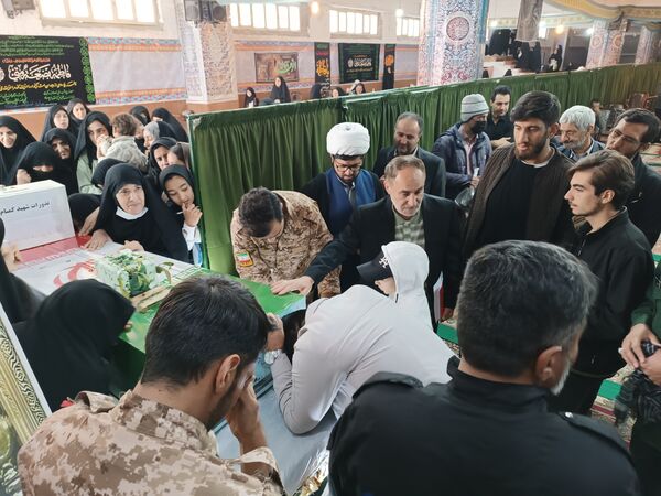 عطر حضور شهید گمنام در نماز جمعه فارسان