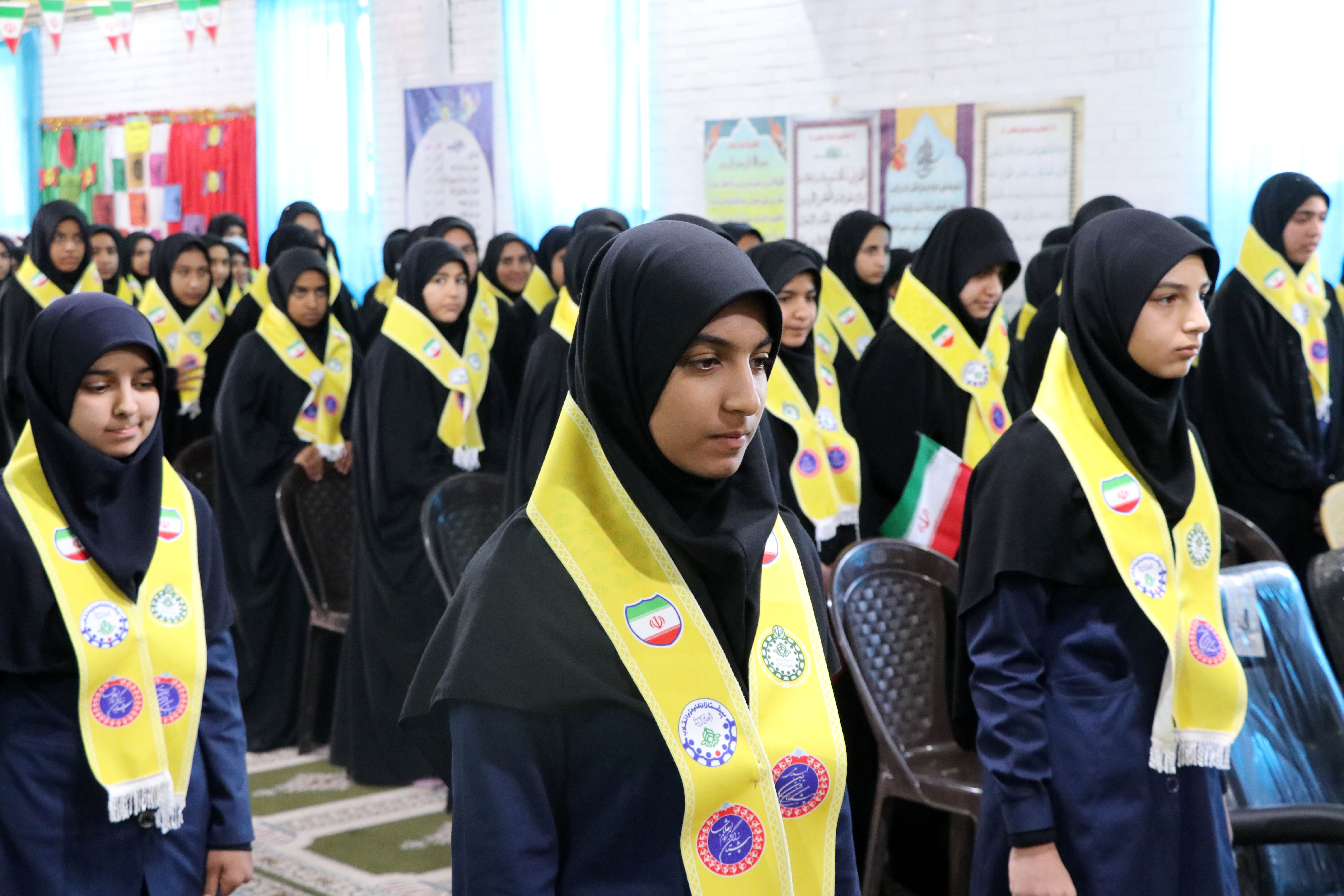 همایش یاوران انقلاب دانش‌آموزان مدارس عشایری شهرستان‌ جیرفت 