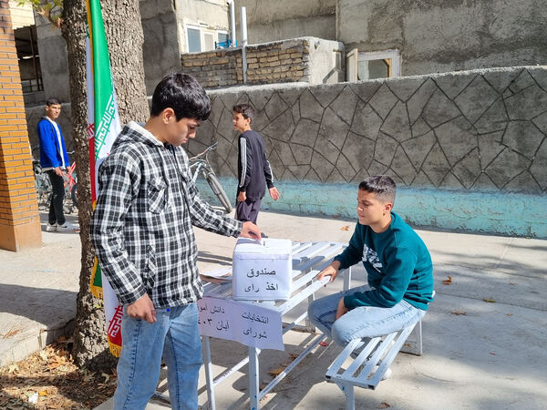 انتخابات شورای دانش‌آموزی در دبیرستان پژوهش آشخانه 