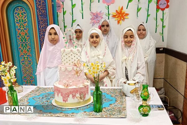 جشن روزه اولی‌ها در دبستان الهام حاجیان ناحیه دو شهرری 