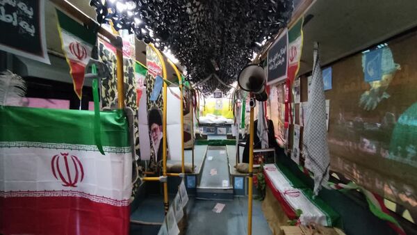 آیین گلباران تمثال امام خمینی(ره) در آغاز دهه فجر