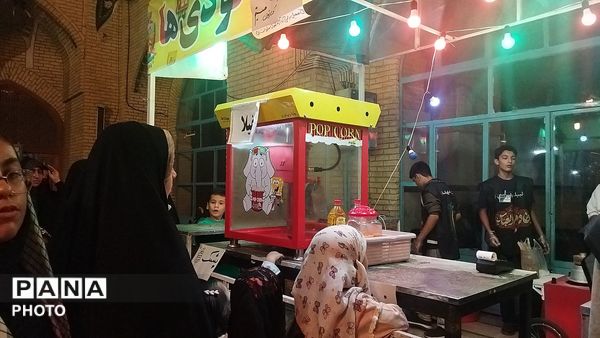 غرفه دهه نودی ها هر شب پرشور تر از قبل در نیشابور