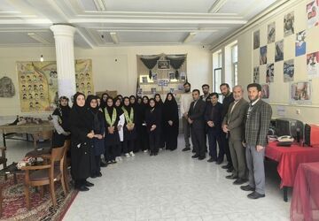 افتتاحیه نمایشگاه مدرسه انقلاب در شبانه روزی امام حسین 