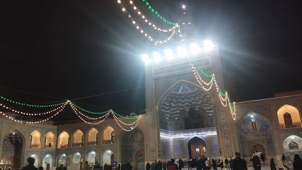 حرم مطهر امام رضا (ع) در شب مبعث رسول خدا
