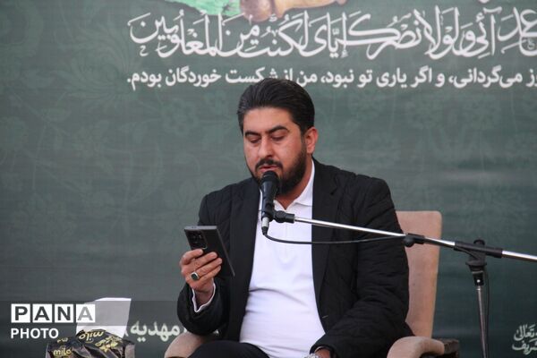 مراسم قرائت دعای عرفه با حضور مسئولین استان و قشرهای مردم در همدان 