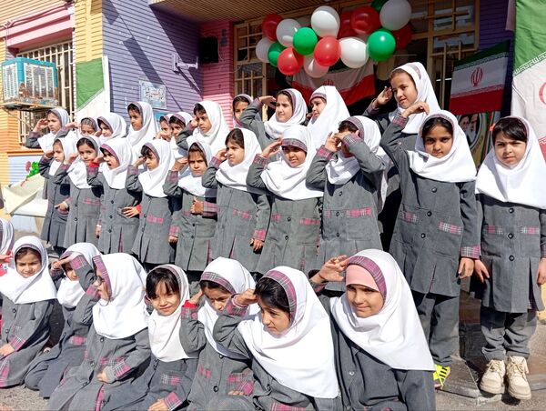 سالروز پیروزی شکوهمند انقلاب اسلامی در دبستان دخترانه نرجس یک و دو 