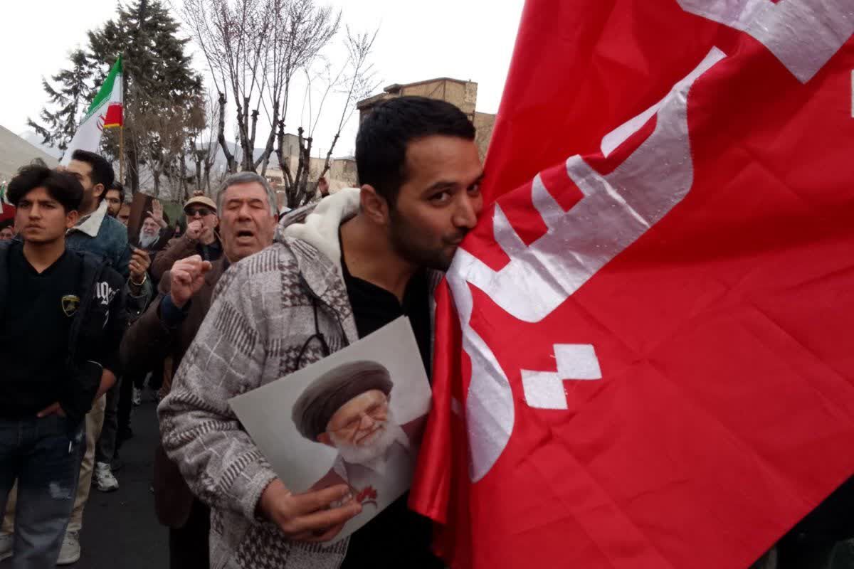 بیعت با سومین امام انقلاب در رودهن 