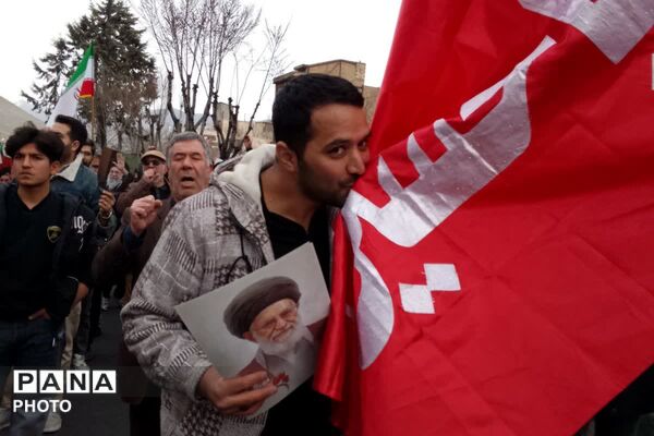 بیعت با سومین امام انقلاب در رودهن 