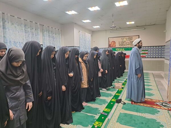 ضیافت افطار ماه رمضان در دبیرستان هوشیار مشهد 