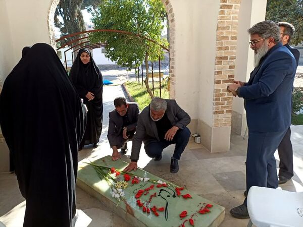 مراسم غبارروبی و عطرافشانی گلزار شهید گمنام دانشگاه فرهنگیان