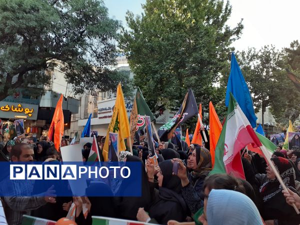 جلوه‌هایی از اجتماع مردم بجنورد در تجلیل از بانوی شجاع رسانه ملی