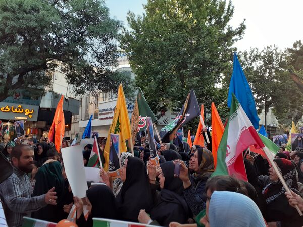 جلوه‌هایی از اجتماع مردم بجنورد در تجلیل از بانوی شجاع رسانه ملی