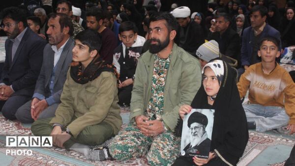 طلاب و بسیجیان شهرستان مارگون در شب پنجم غمِ شهادت امام خامنه‌ای، اقدامات آمریکا را محکوم کردند
