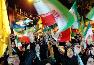  کشور ایران هرگز تسلیم آمریکا نمی‌شود